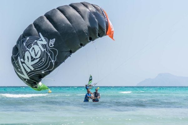 Clase Privada de Kitesurf para niños en Alcudia