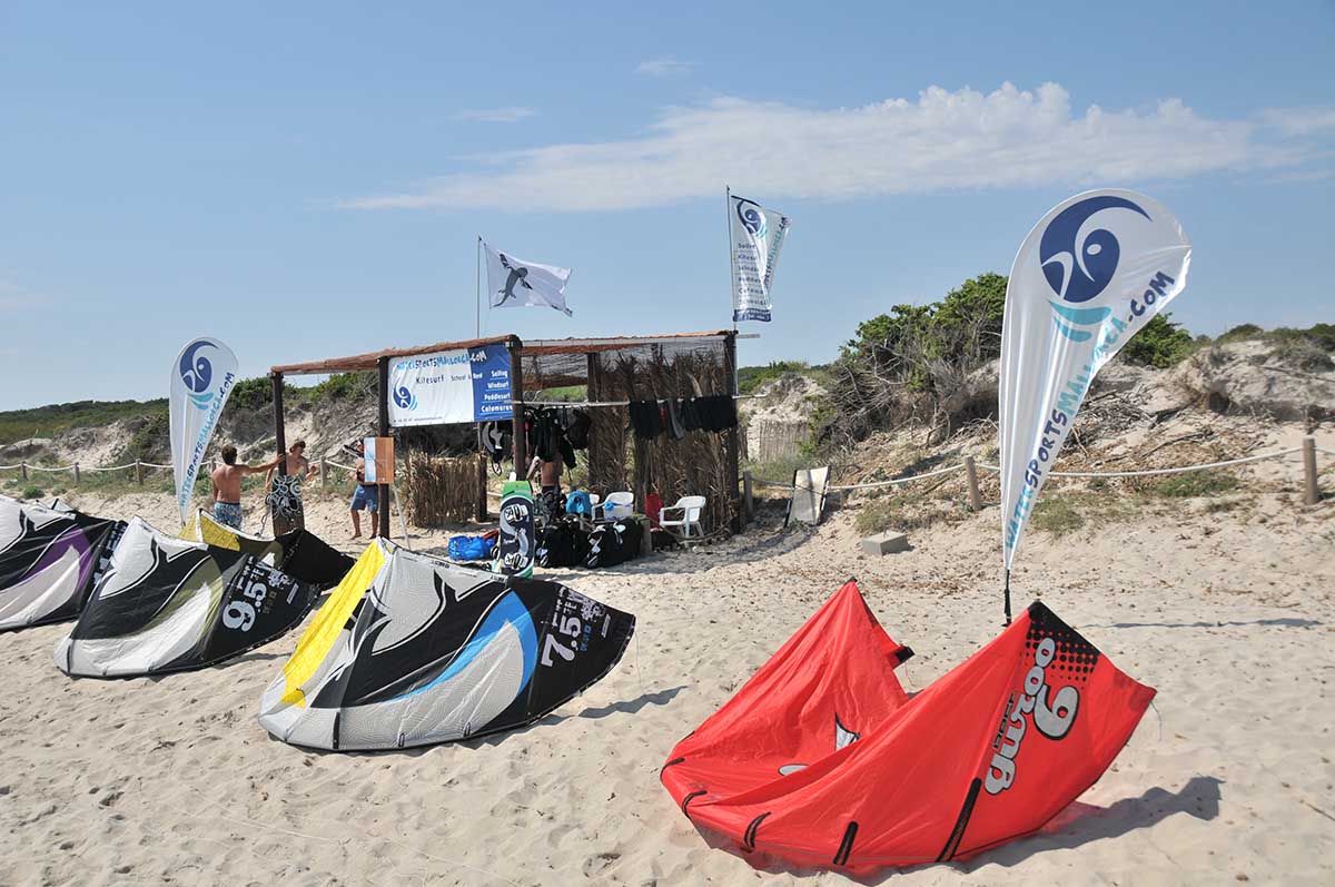 Instalaciones de la escuela de kitesurf en alcudia watersportsmallorca
