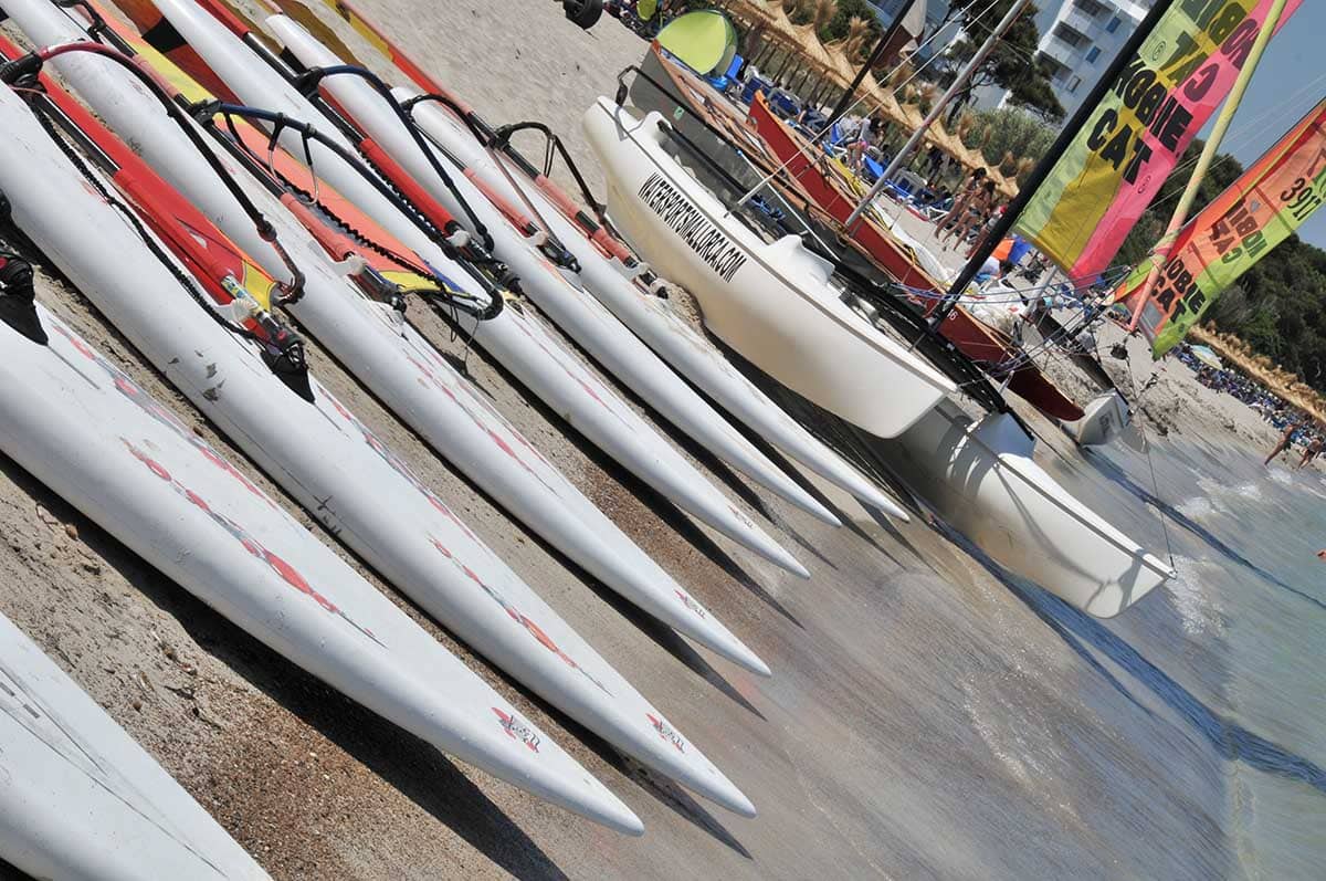 Instalaciones de la escuela de Windsurf en Alcudia watersportsmallorca