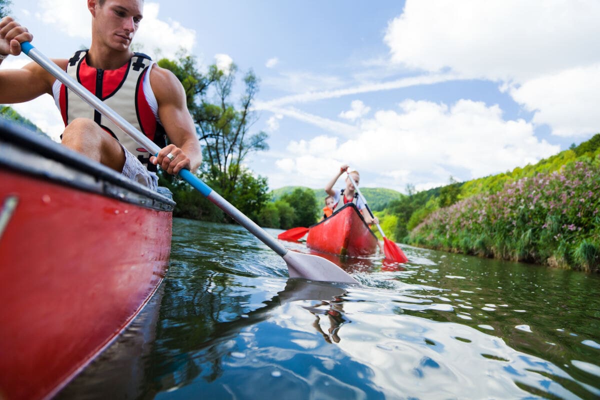 Difference between kayak and canoe