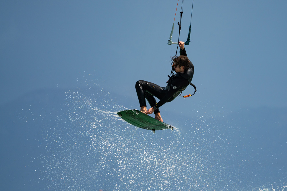 Der Einstieg in das Kitesurfen auf Mallorca – Meistere Sprünge und Tricks und verbessere deine Gesamtkontrolle auf dem Wasser an unserer Kitesurfschule an der Nordostküste von Mallorca.